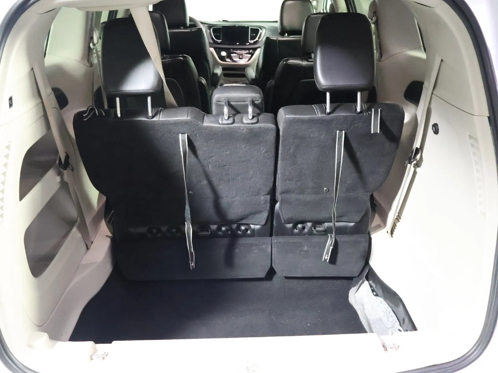 Chrysler Pacifica photo 11