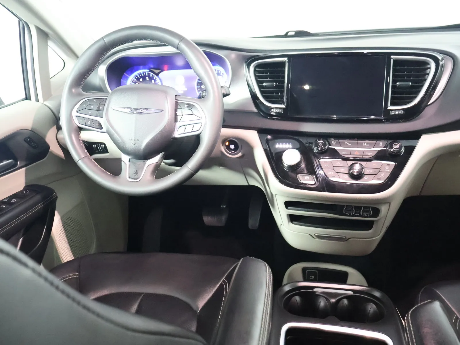 Chrysler Pacifica photo 29