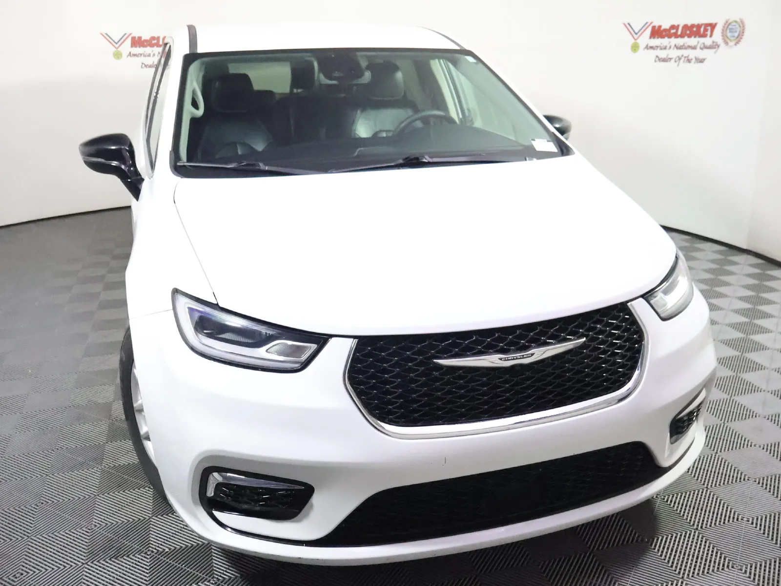 Chrysler Pacifica photo 17