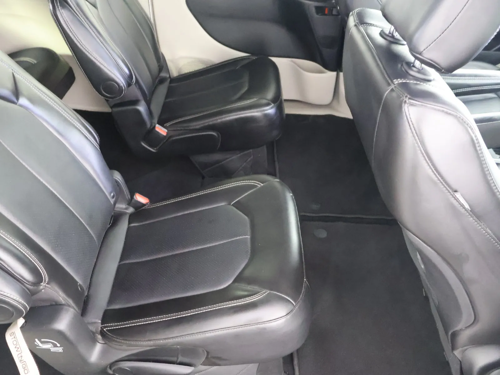 Chrysler Pacifica photo 49
