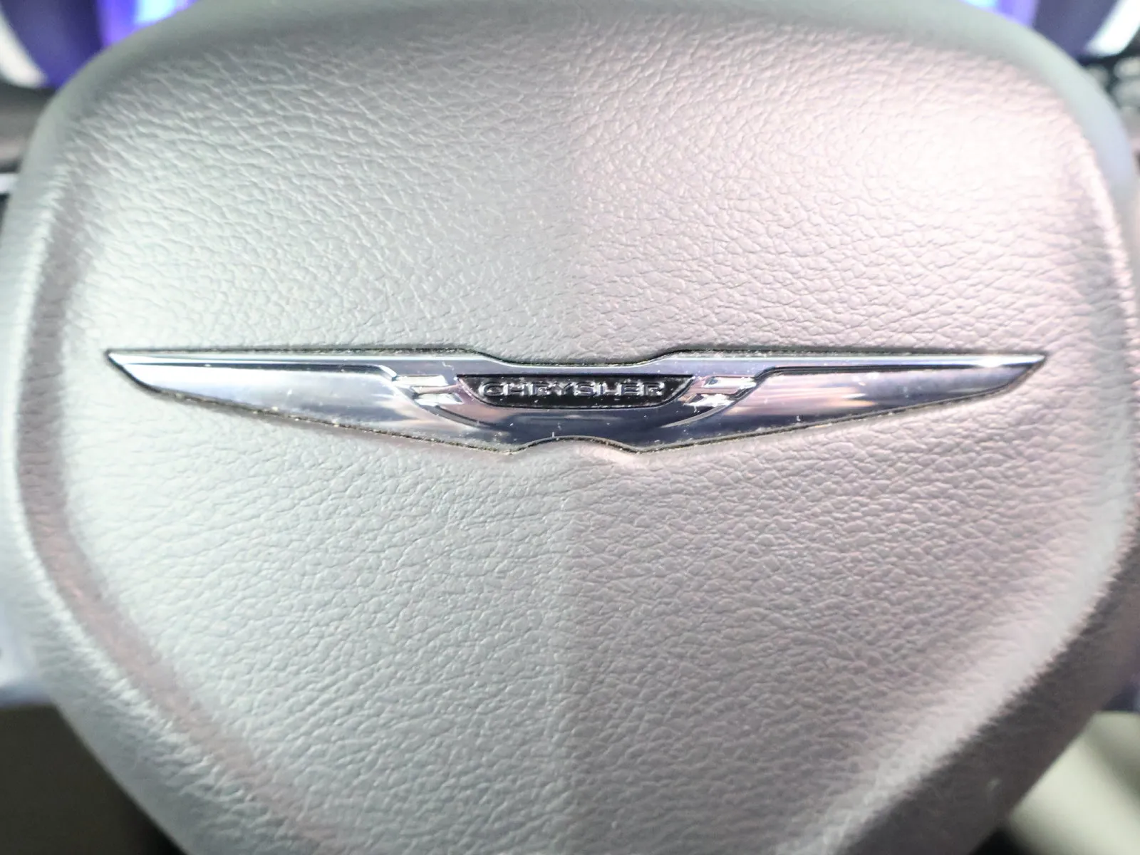 Chrysler Pacifica photo 32