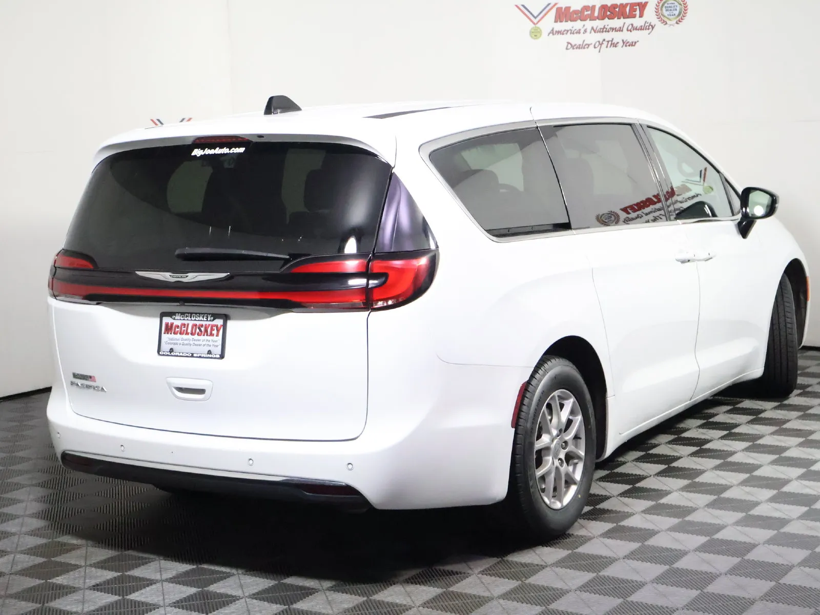Chrysler Pacifica photo 5
