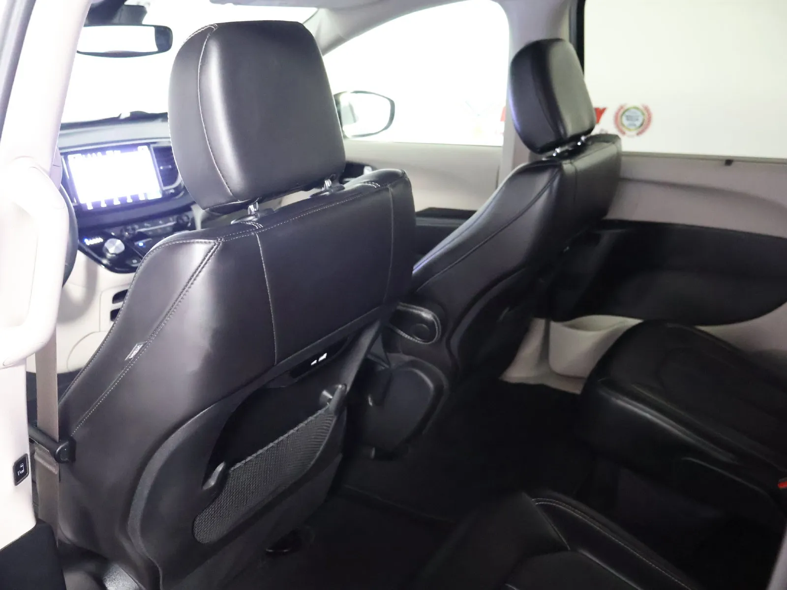 Chrysler Pacifica photo 43