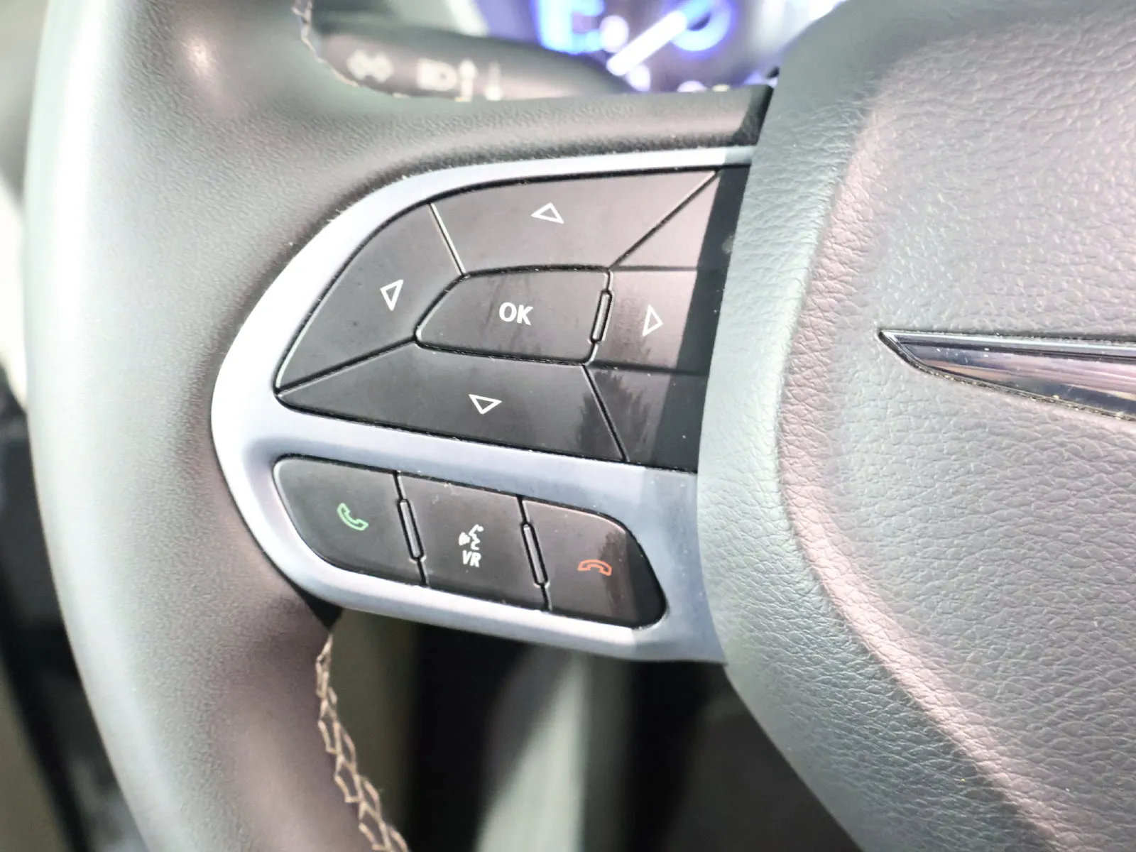 Chrysler Pacifica photo 33