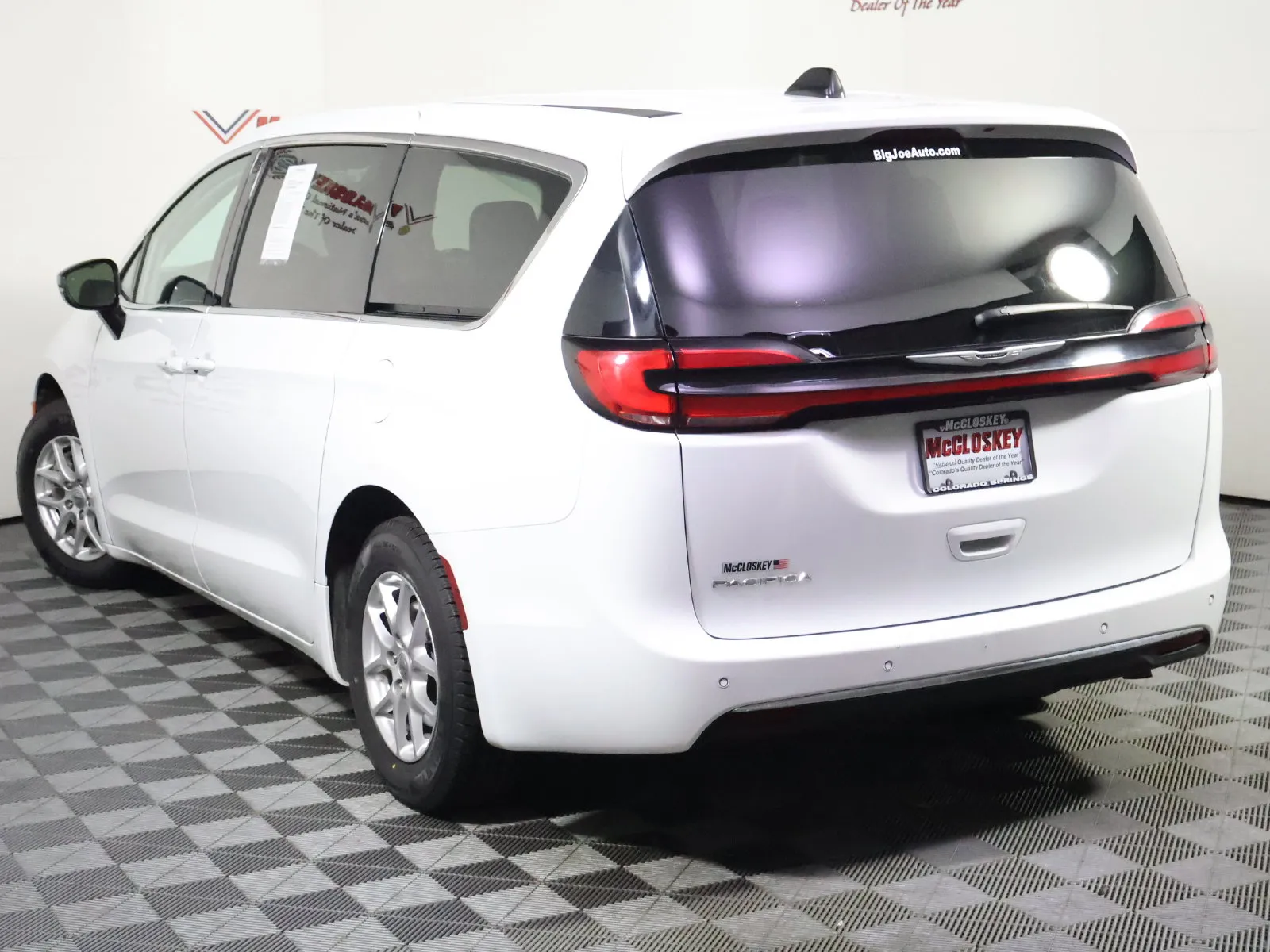 Chrysler Pacifica photo 15
