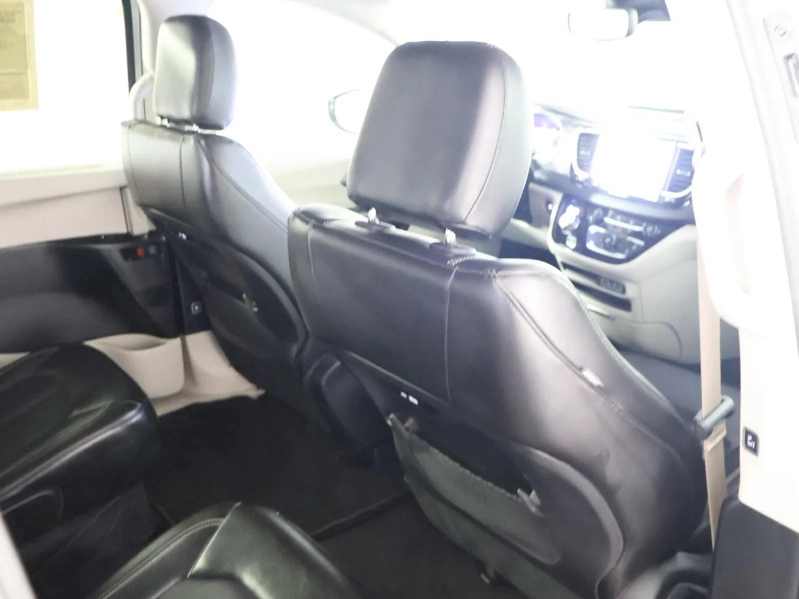 Chrysler Pacifica photo 48