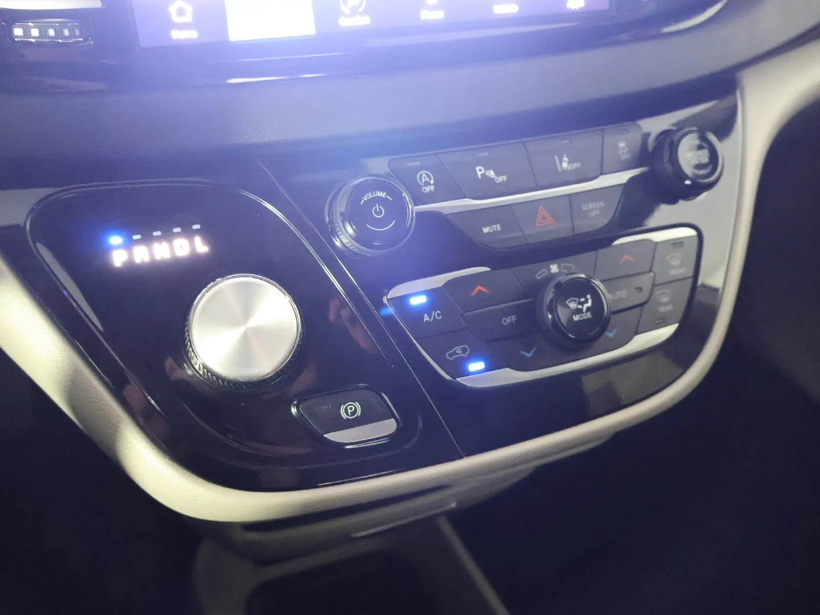 Chrysler Pacifica photo 38