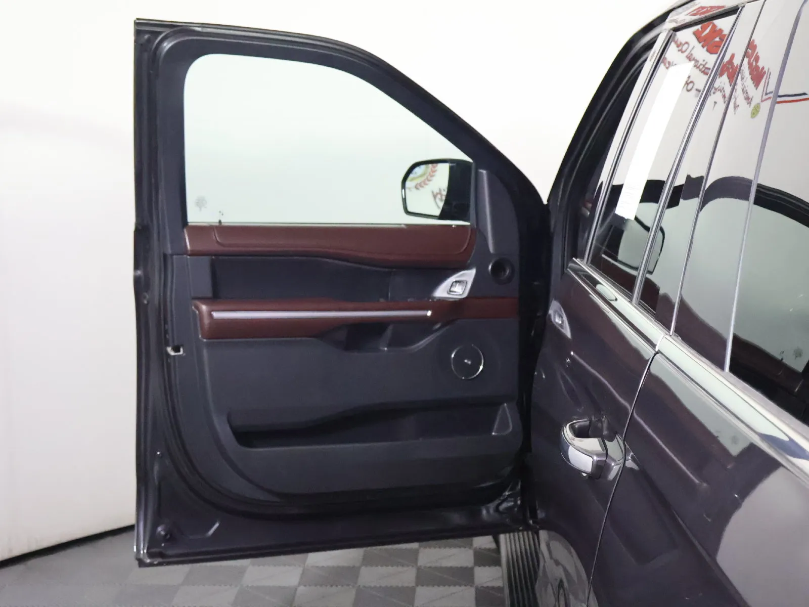 Ford Expedition photo 24