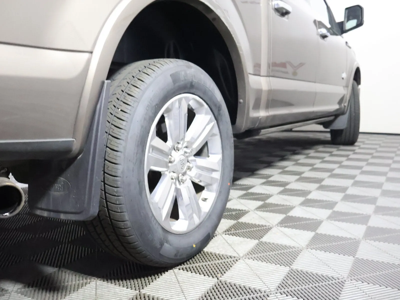 Ford F-150 photo 12