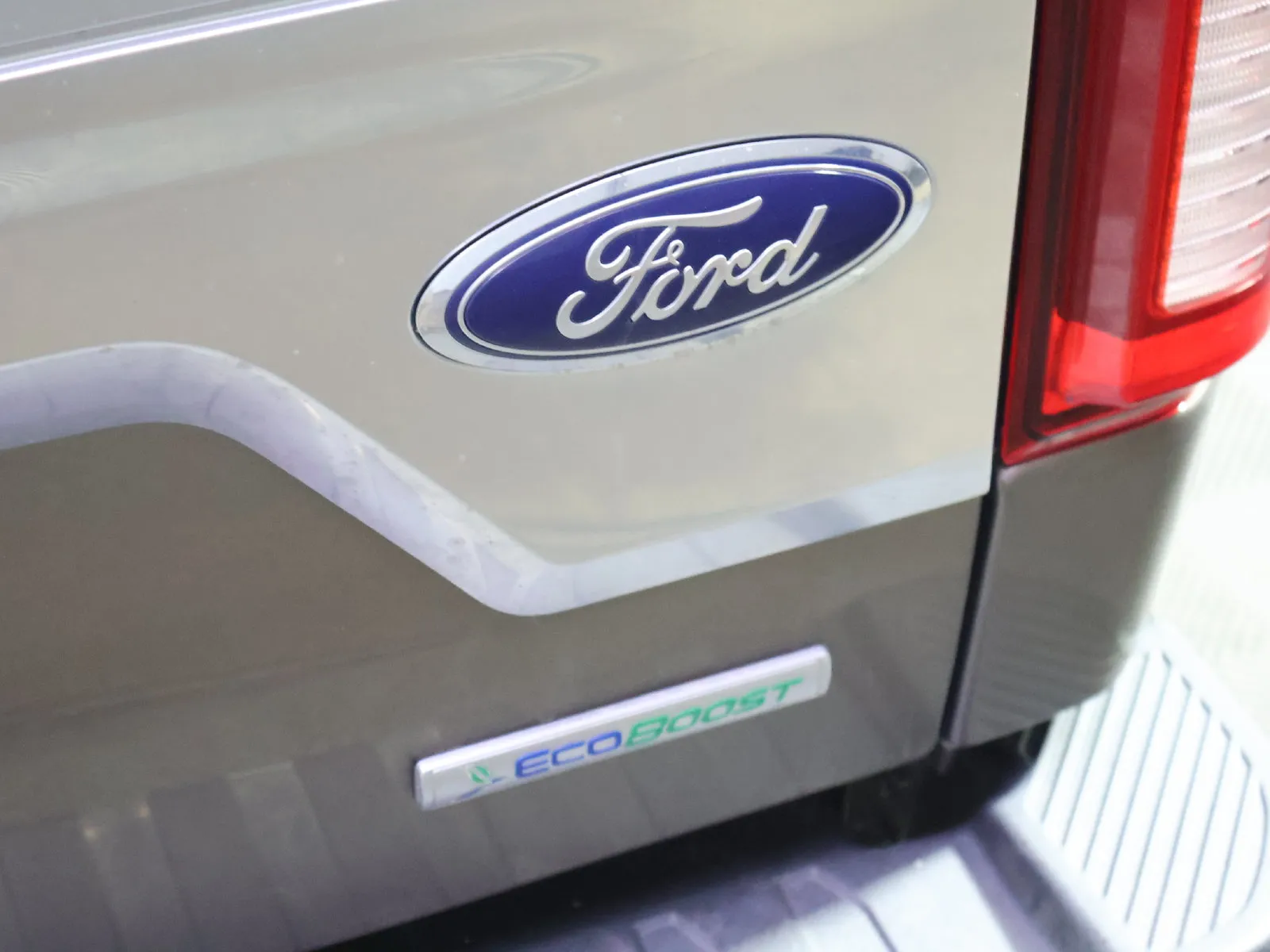 Ford F-150 photo 10