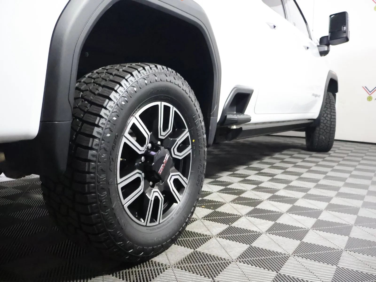 GMC Sierra photo 12