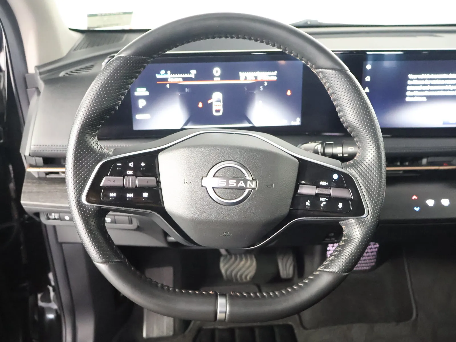Nissan Ariya photo 30