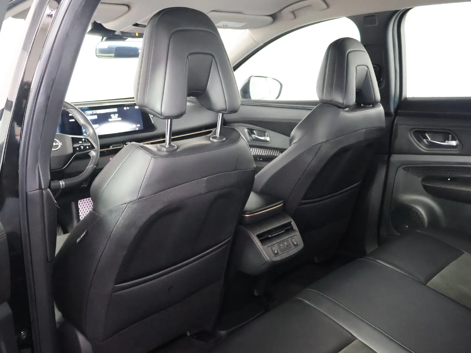 Nissan Ariya photo 43
