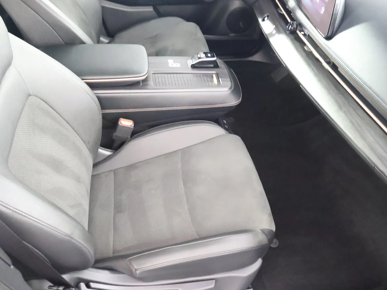 Nissan Ariya photo 52