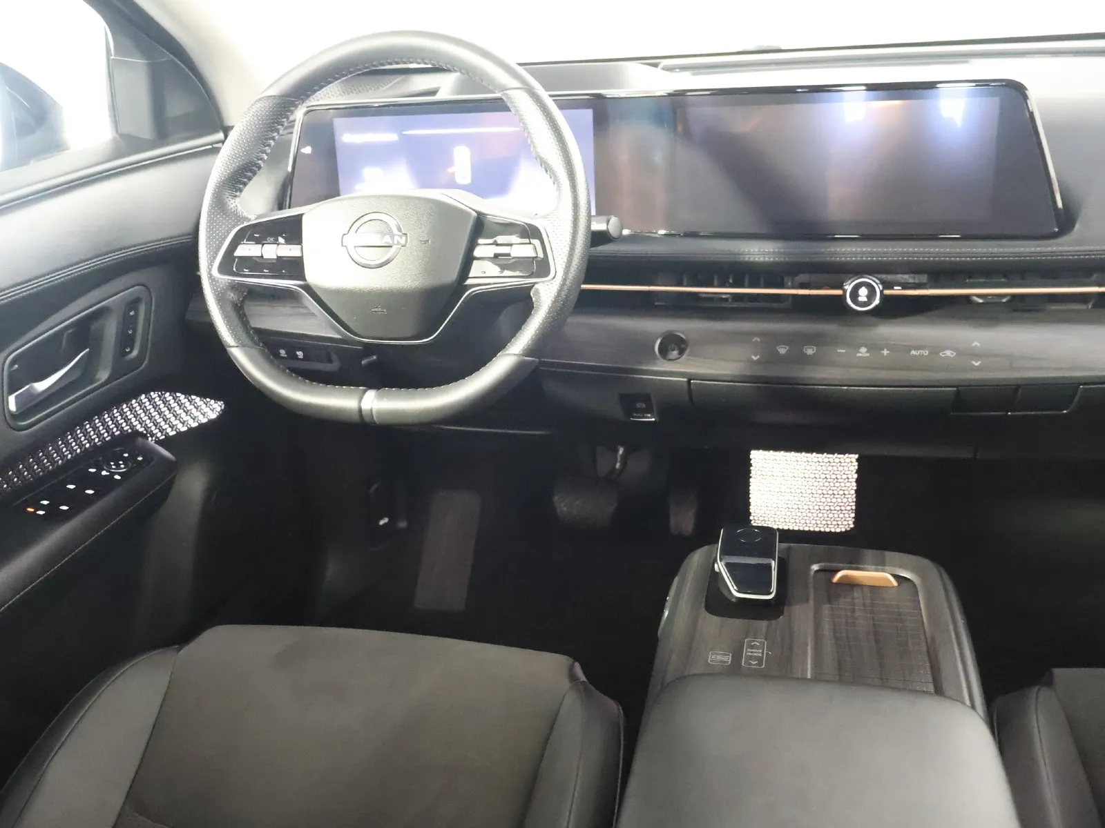 Nissan Ariya photo 31