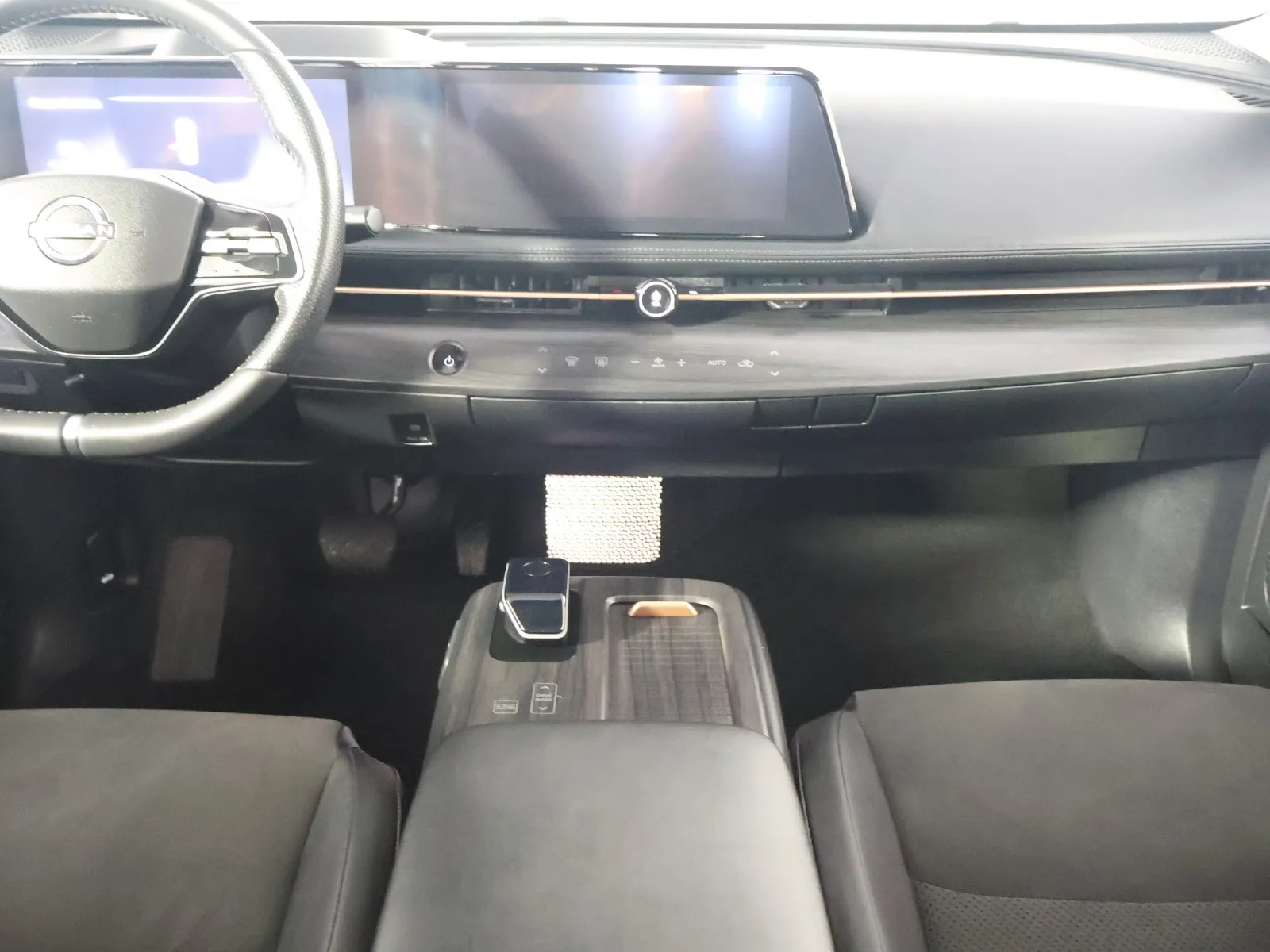 Nissan Ariya photo 30