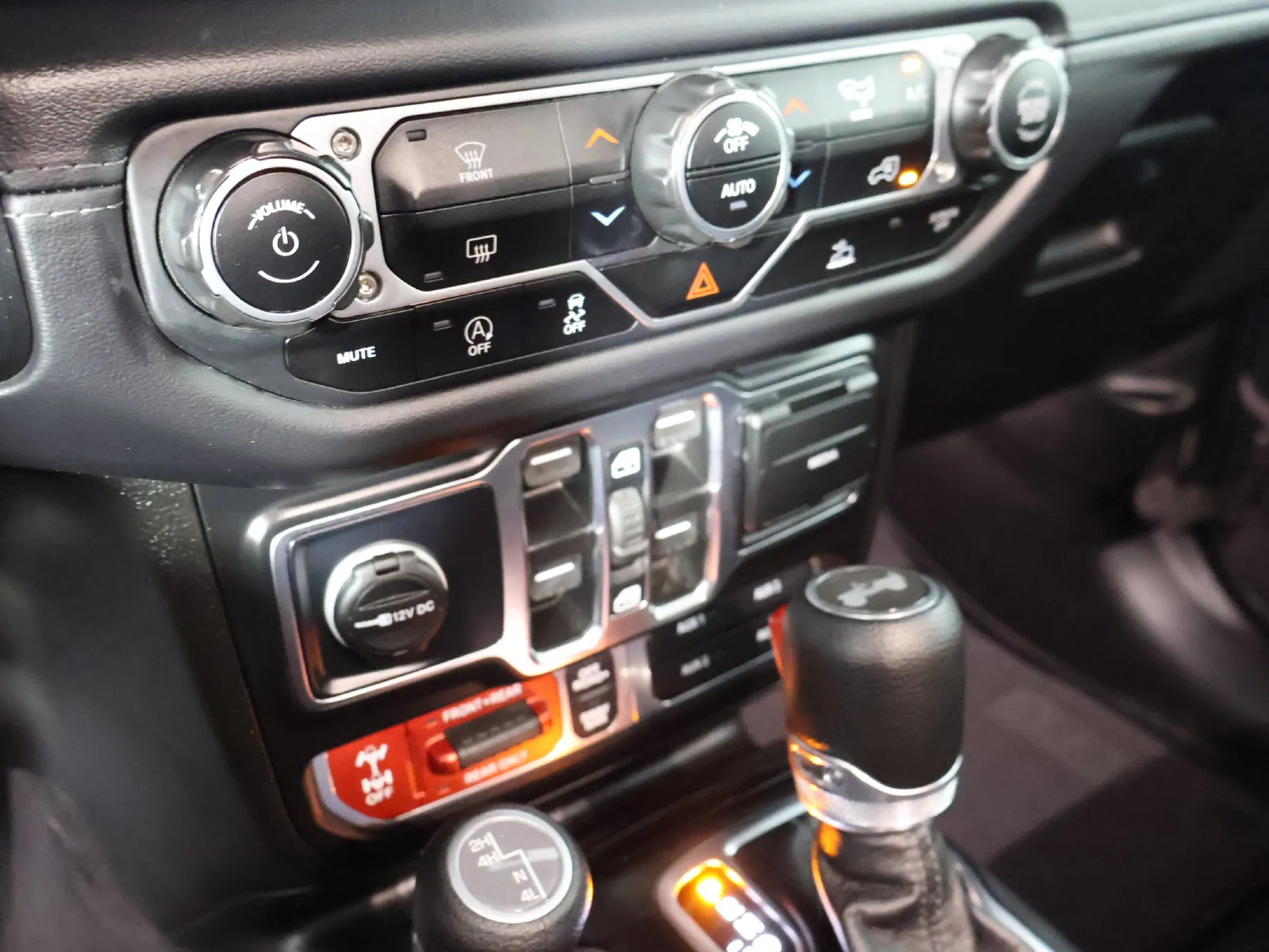 Jeep Wrangler photo 32