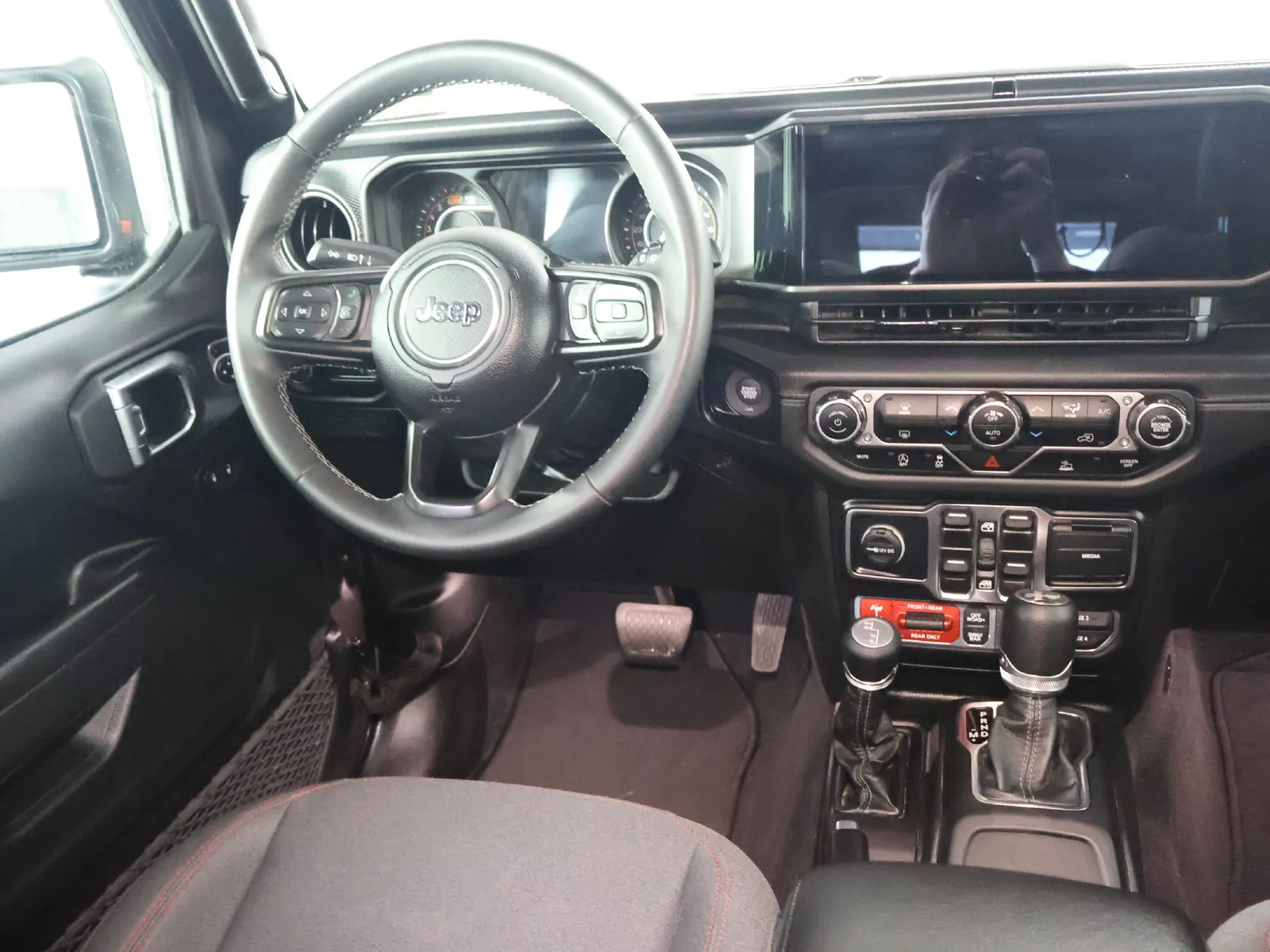 Jeep Wrangler photo 22