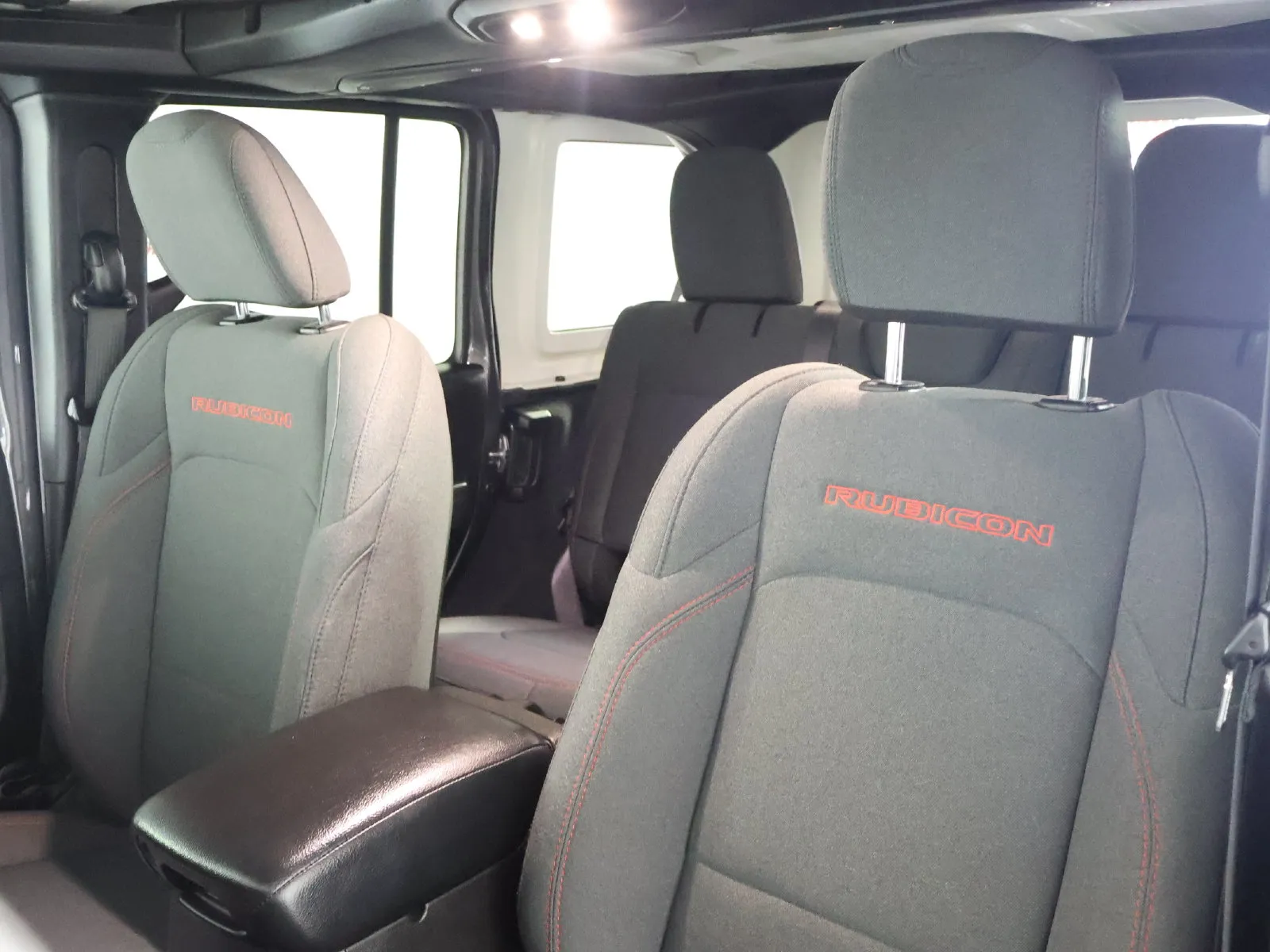 Jeep Wrangler photo 19