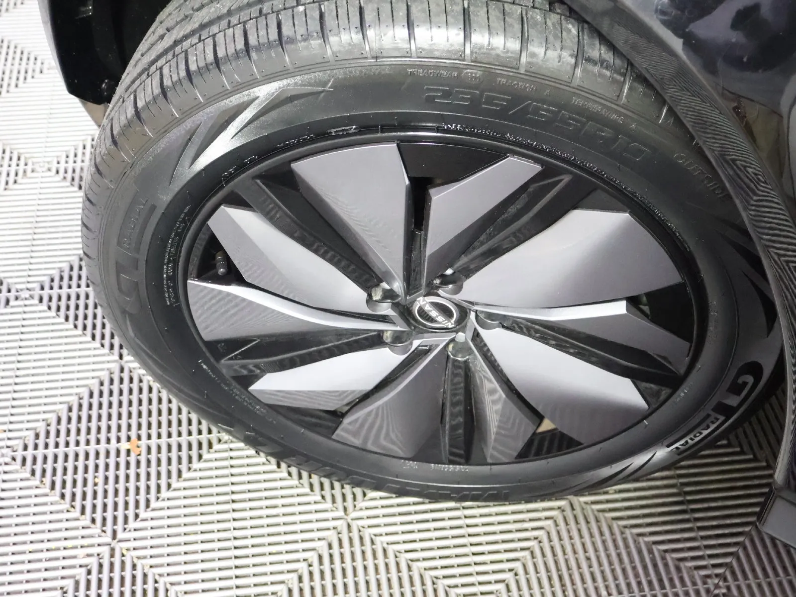 Nissan Ariya photo 19