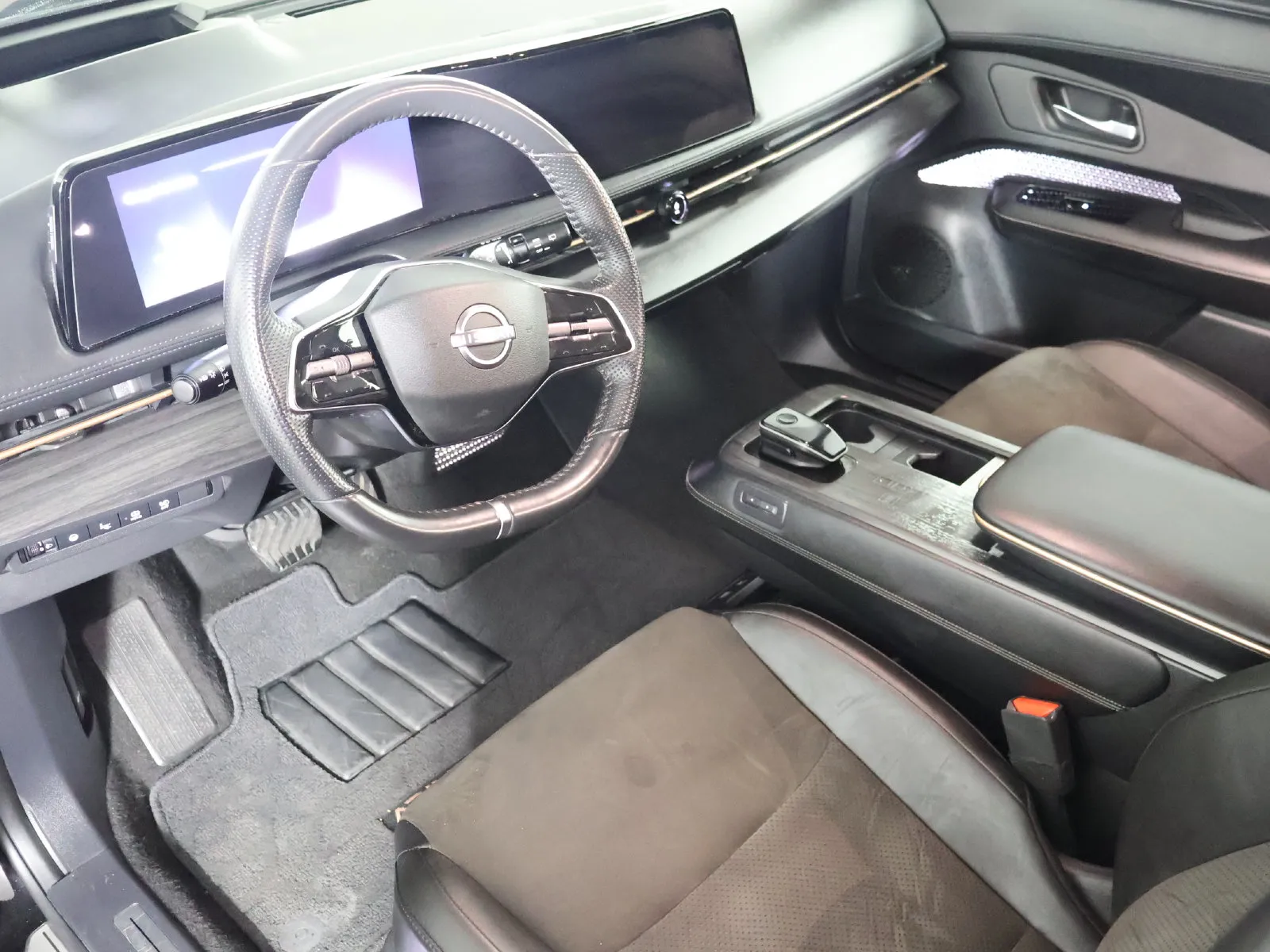 Nissan Ariya photo 26