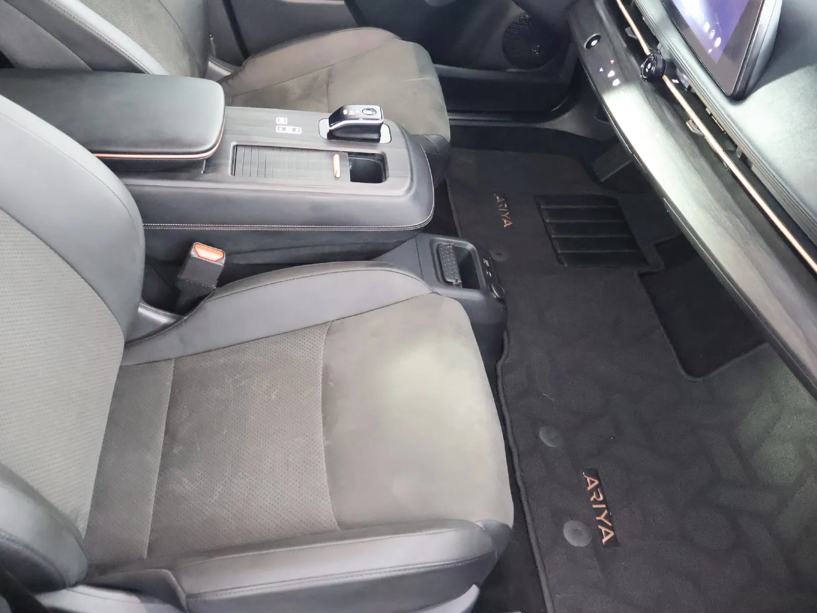 Nissan Ariya photo 45