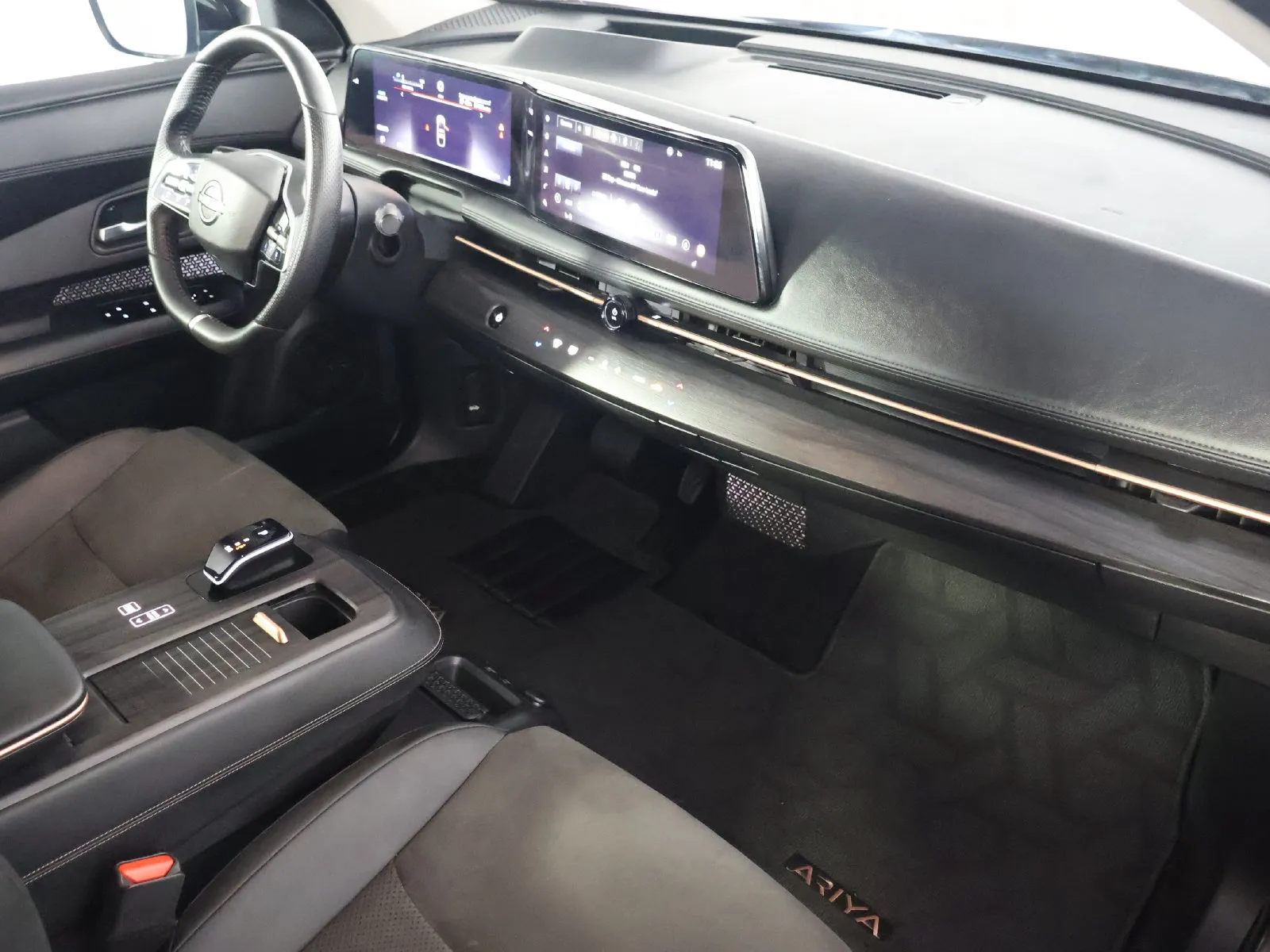 Nissan Ariya photo 44