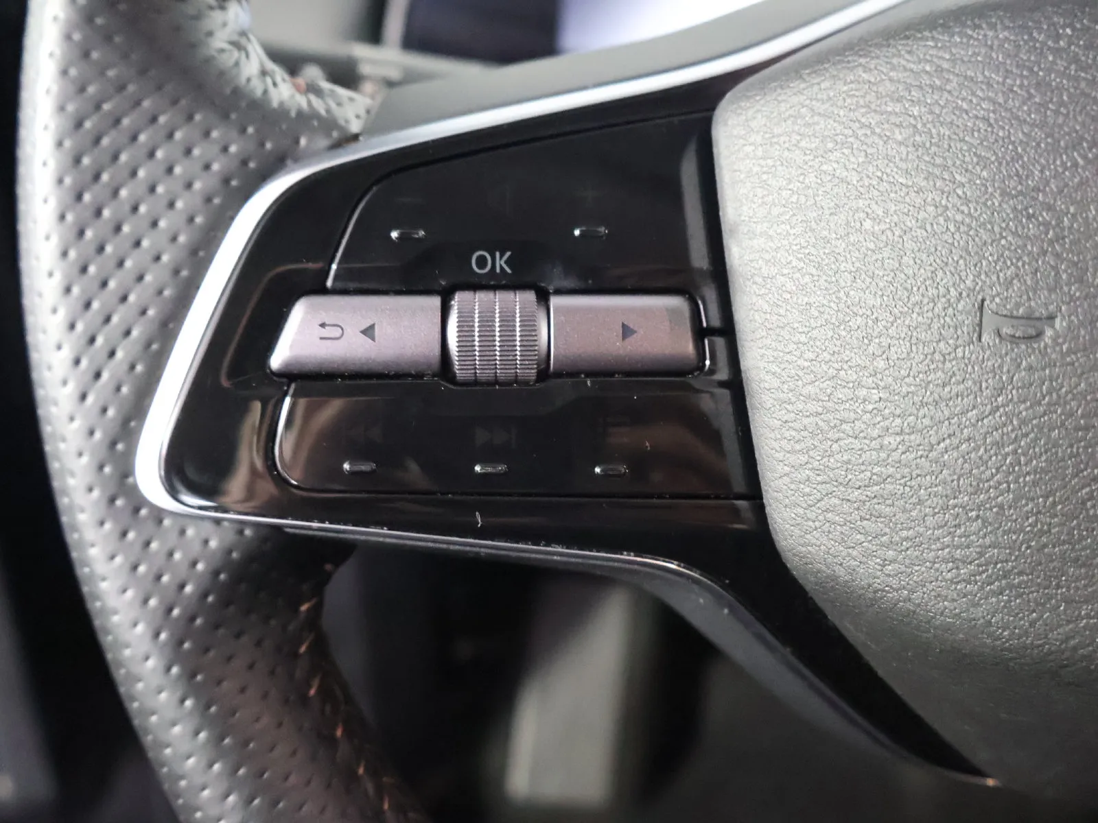 Nissan Ariya photo 36