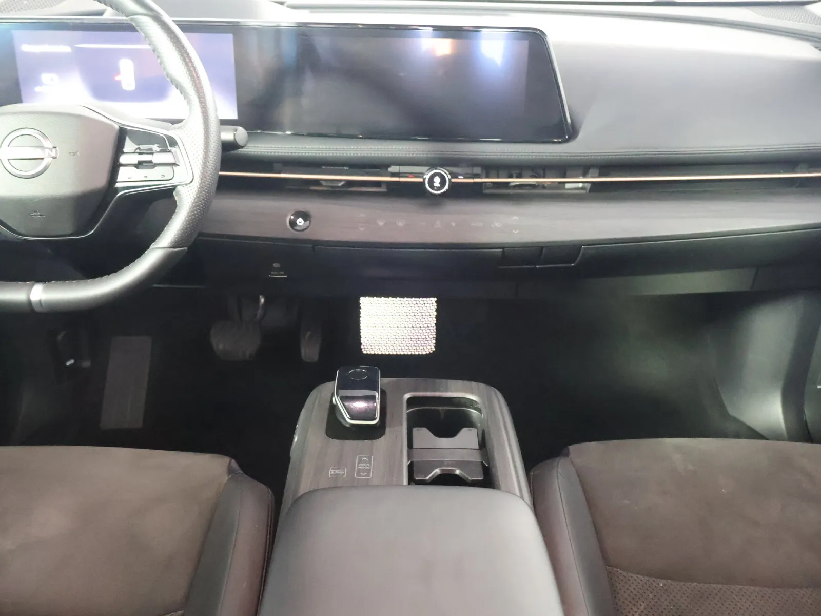 Nissan Ariya photo 29