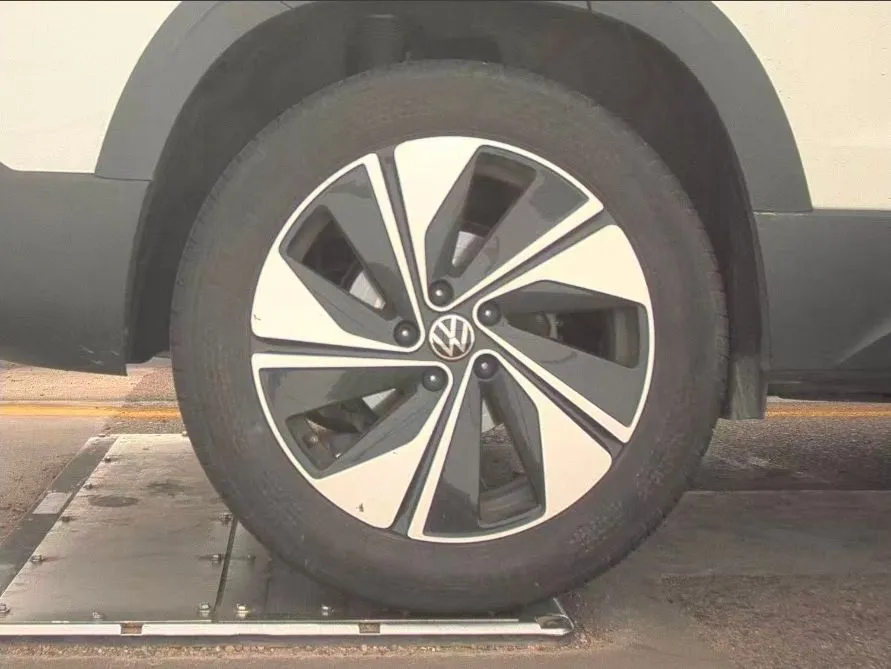 Volkswagen Taos photo 13