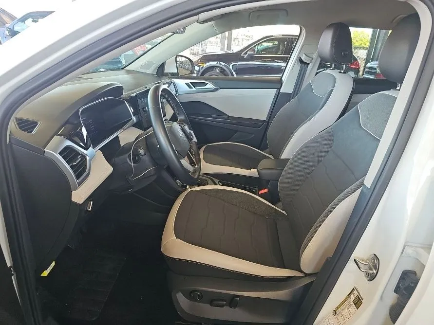 Volkswagen Taos photo 8