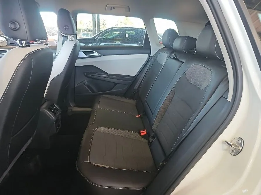 Volkswagen Taos photo 11
