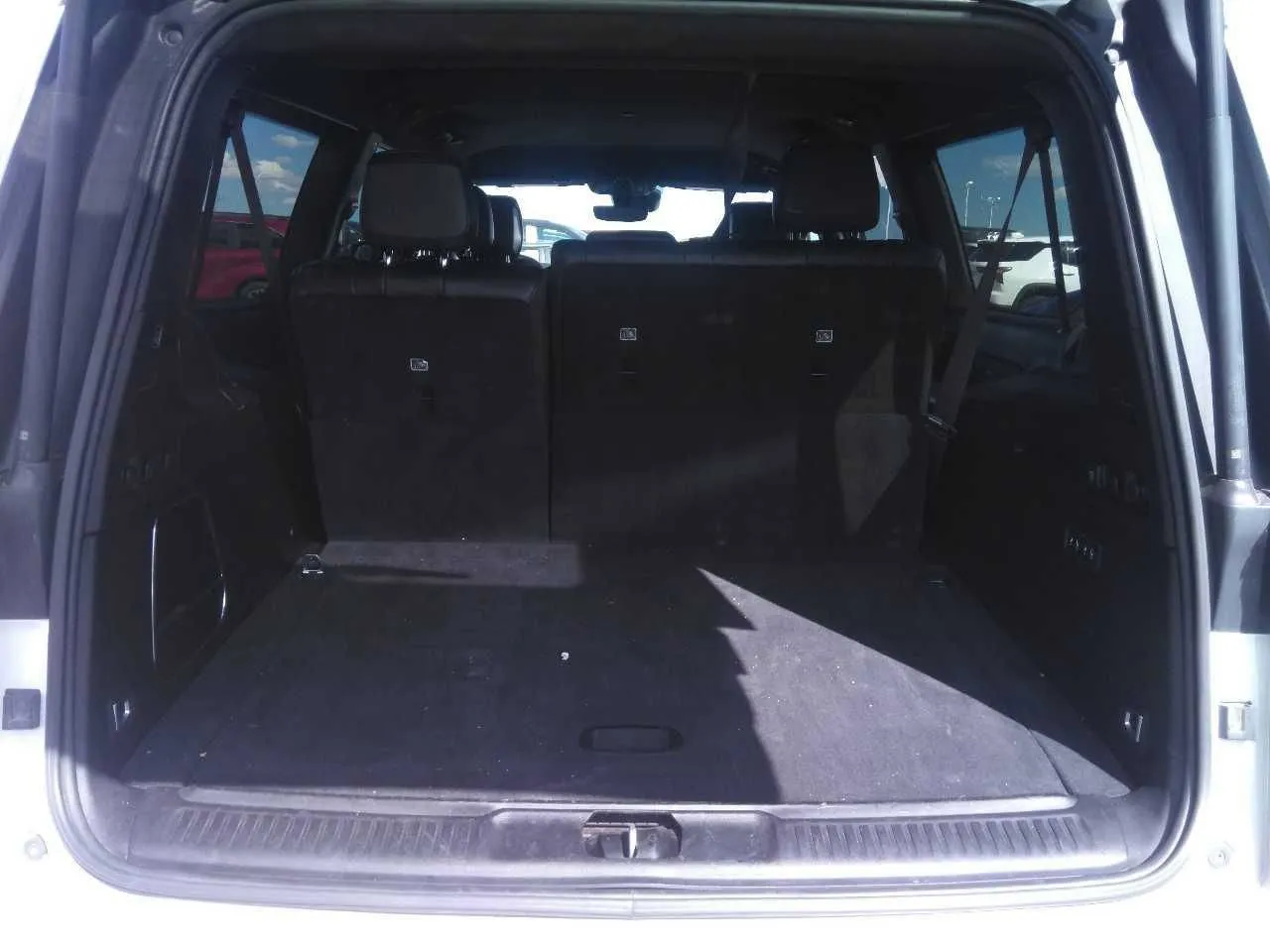 Jeep Wagoneer L photo 7