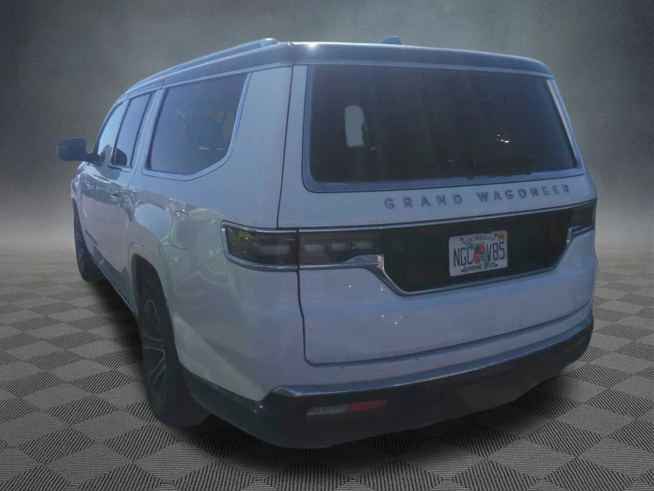 Jeep Grand Wagoneer L photo 3