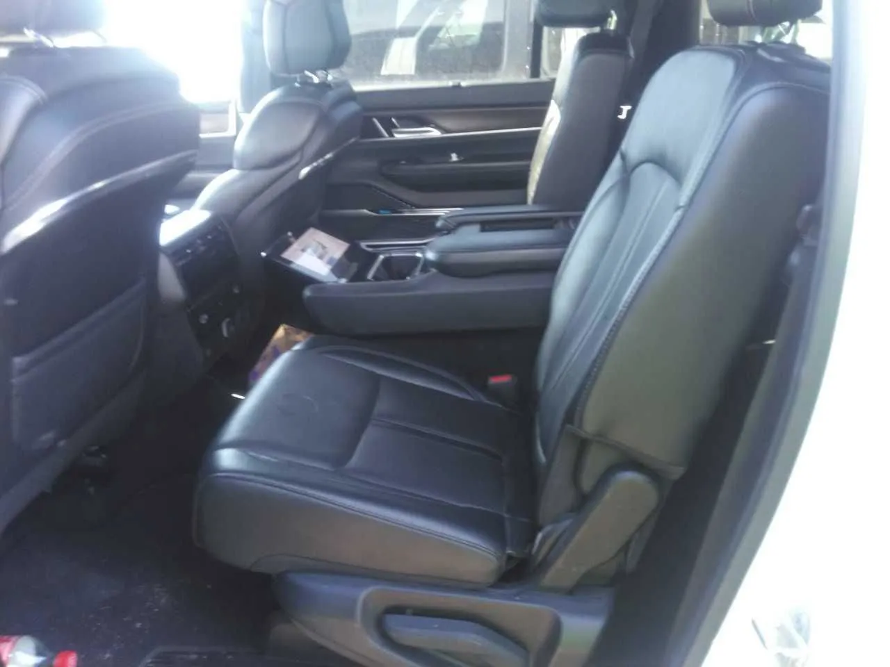 Jeep Grand Wagoneer L photo 9