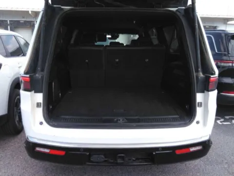More photos of 2024 Jeep Wagoneer L Series III at McCloskey Imports & 4x4s (Licensed as McCloskey Isuzu), CO