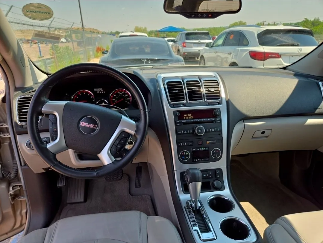GMC Acadia photo 10