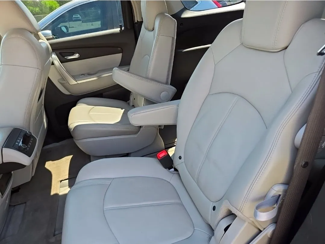 GMC Acadia photo 12