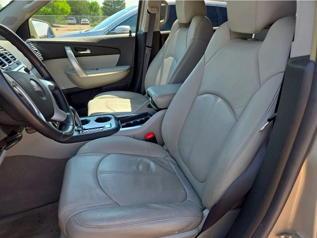 GMC Acadia photo 11