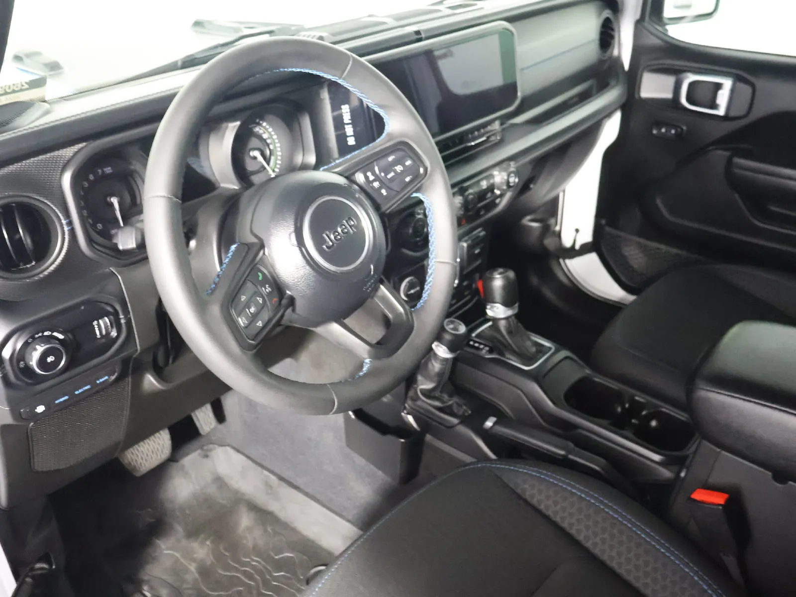 Jeep Wrangler photo 22