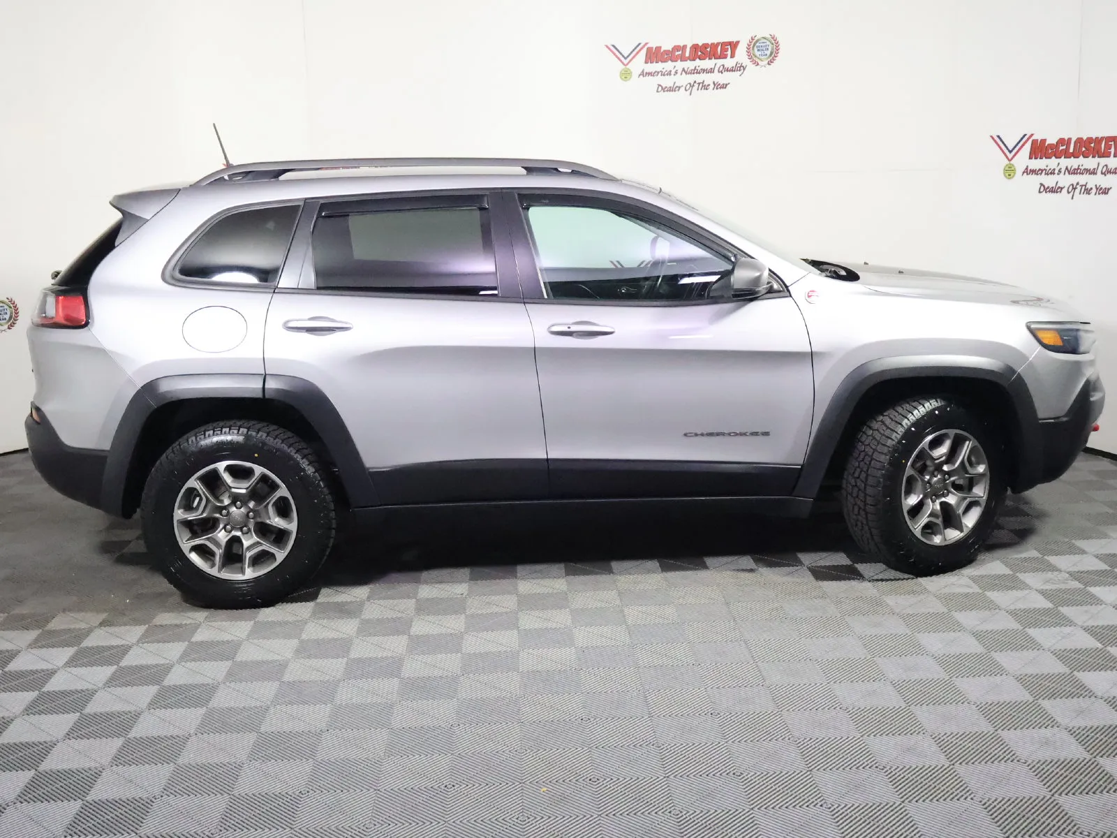 Jeep Cherokee photo 3