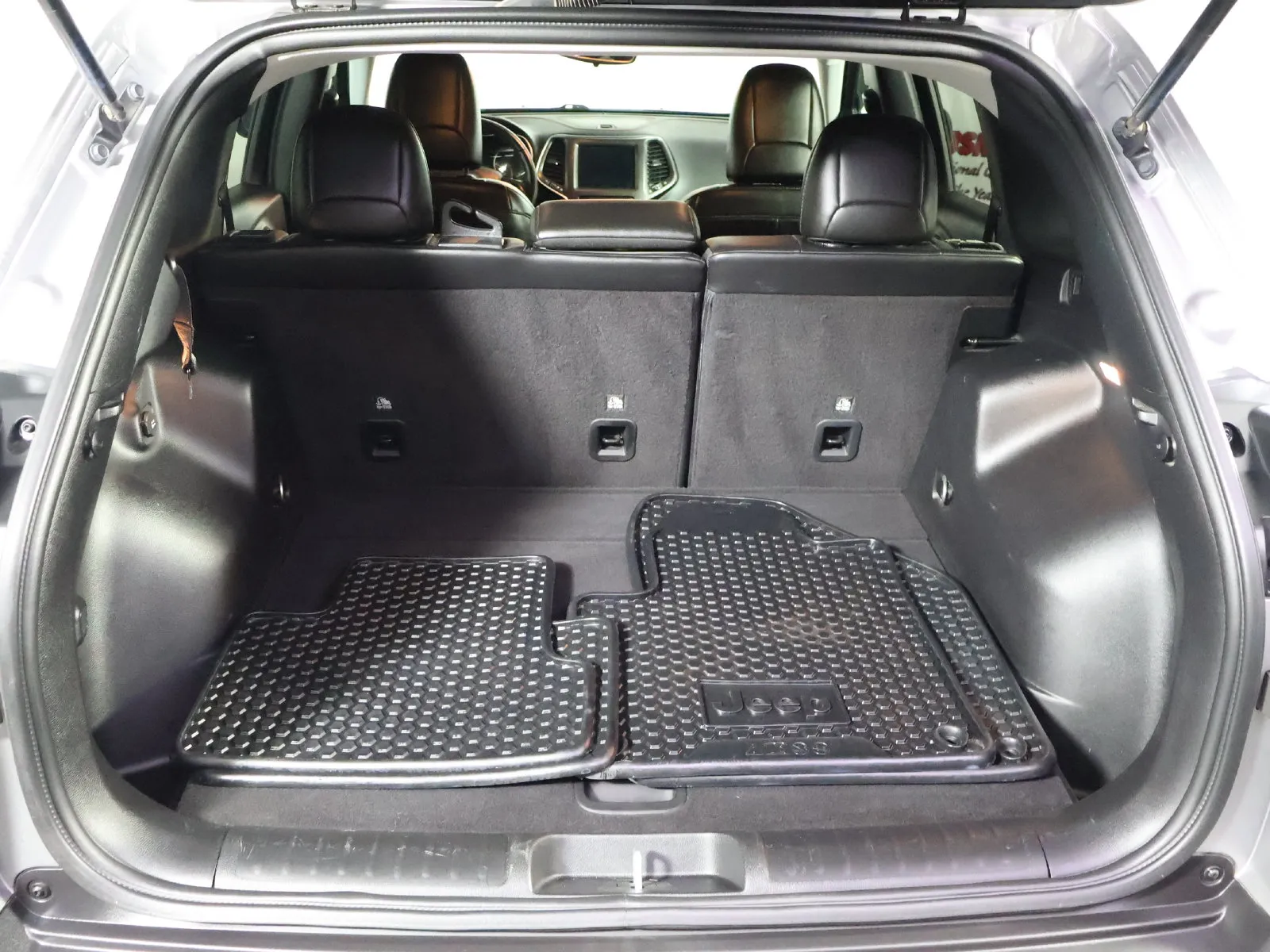 Jeep Cherokee photo 12
