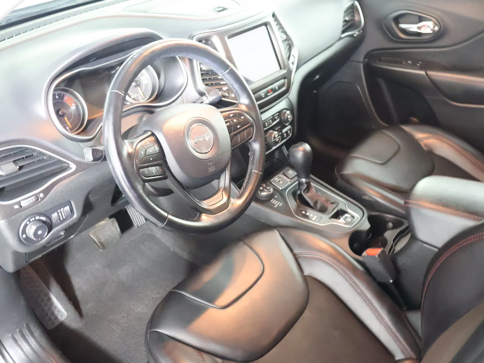 Jeep Cherokee photo 25