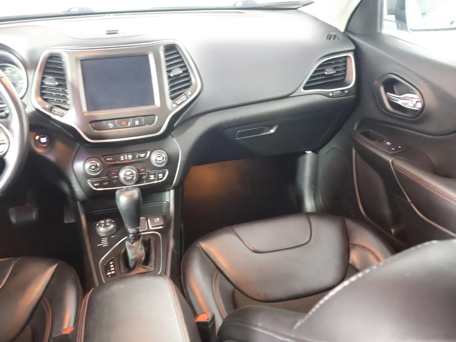 Jeep Cherokee photo 31