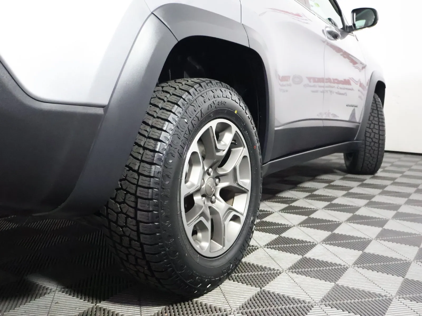 Jeep Cherokee photo 13