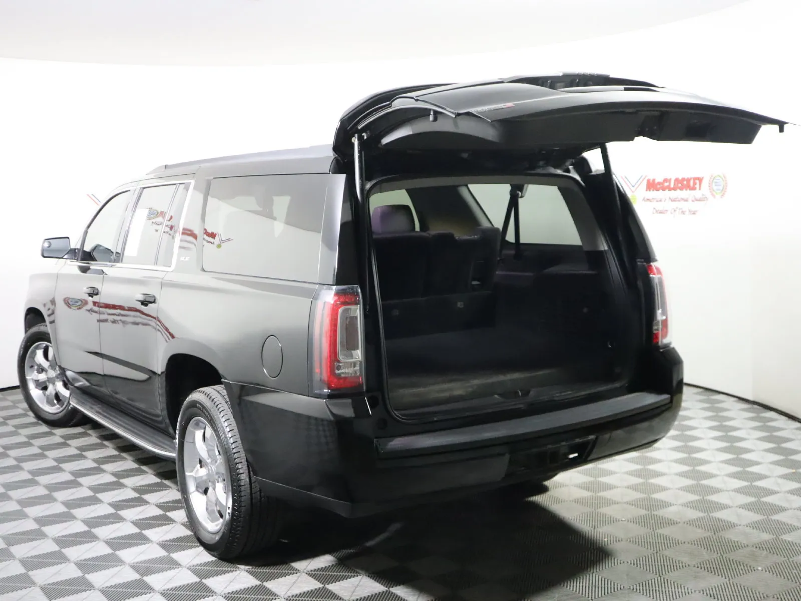 GMC Yukon XL photo 12