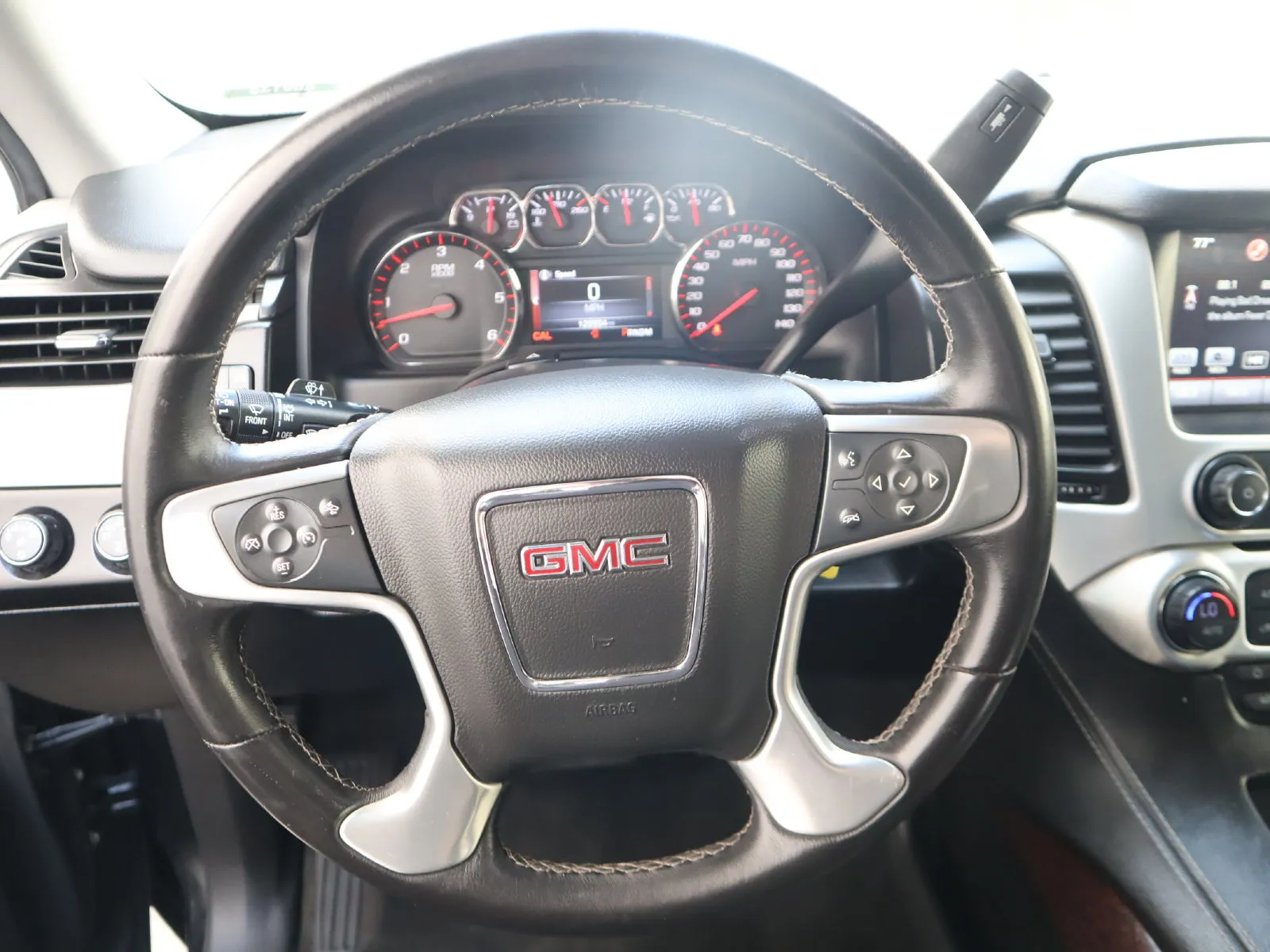 GMC Yukon XL photo 30