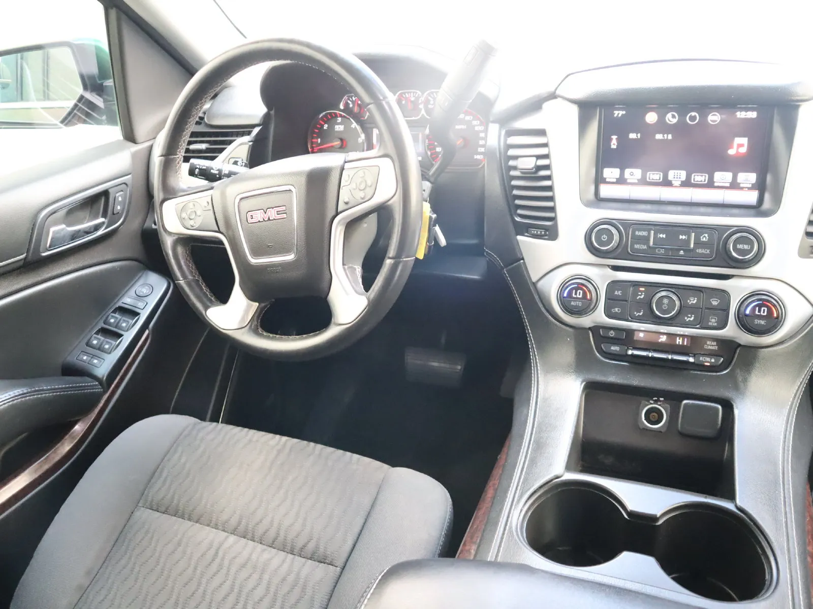 GMC Yukon XL photo 26