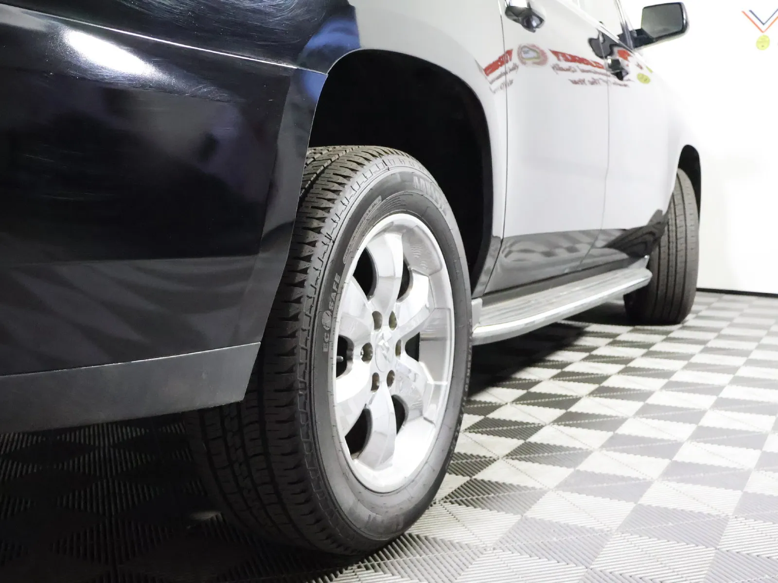 GMC Yukon XL photo 8