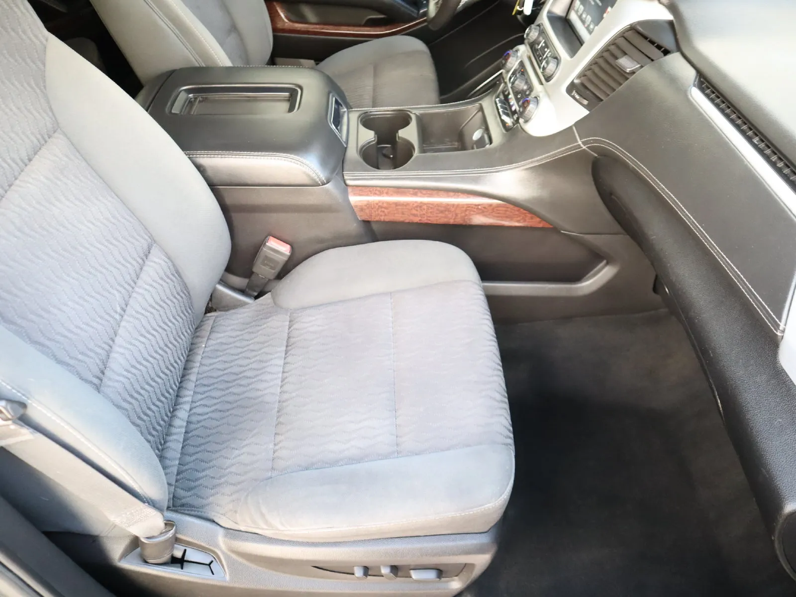 GMC Yukon XL photo 48